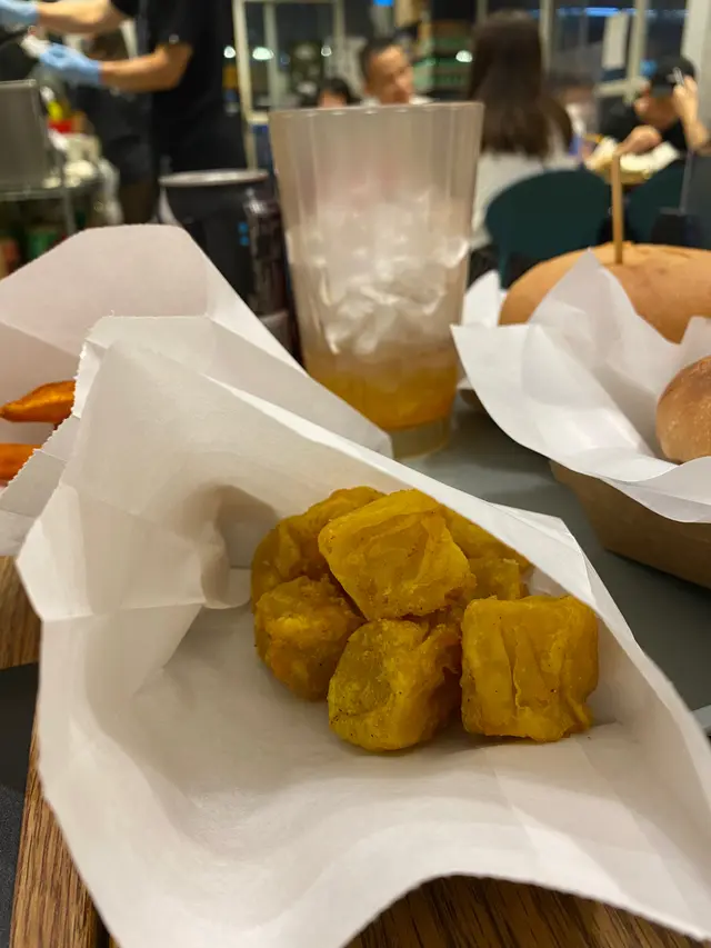 炸燒賣就正正常常,可能唔係即炸,有少少硬同唔太熱