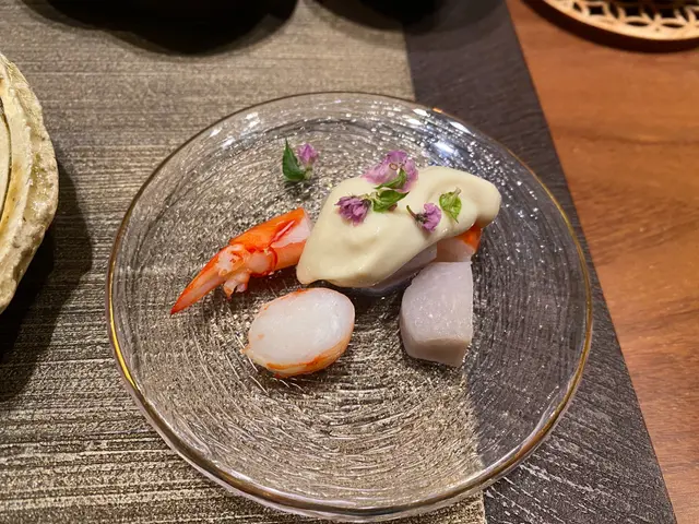 蝦肉芋頭配豆腐芝麻醬