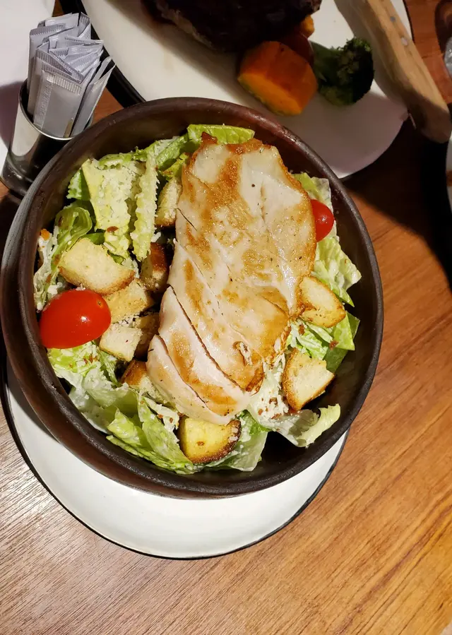 輕食首選。味道唔錯但係冇驚喜，所以不能畀到五星。但係鍾意食沙律嘅朋友都可以食