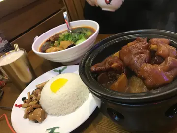 卤猪手饭、辣牛肉面