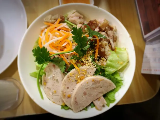 會安雞絲扎肉配撈檬