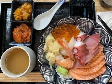 极上刺身丼