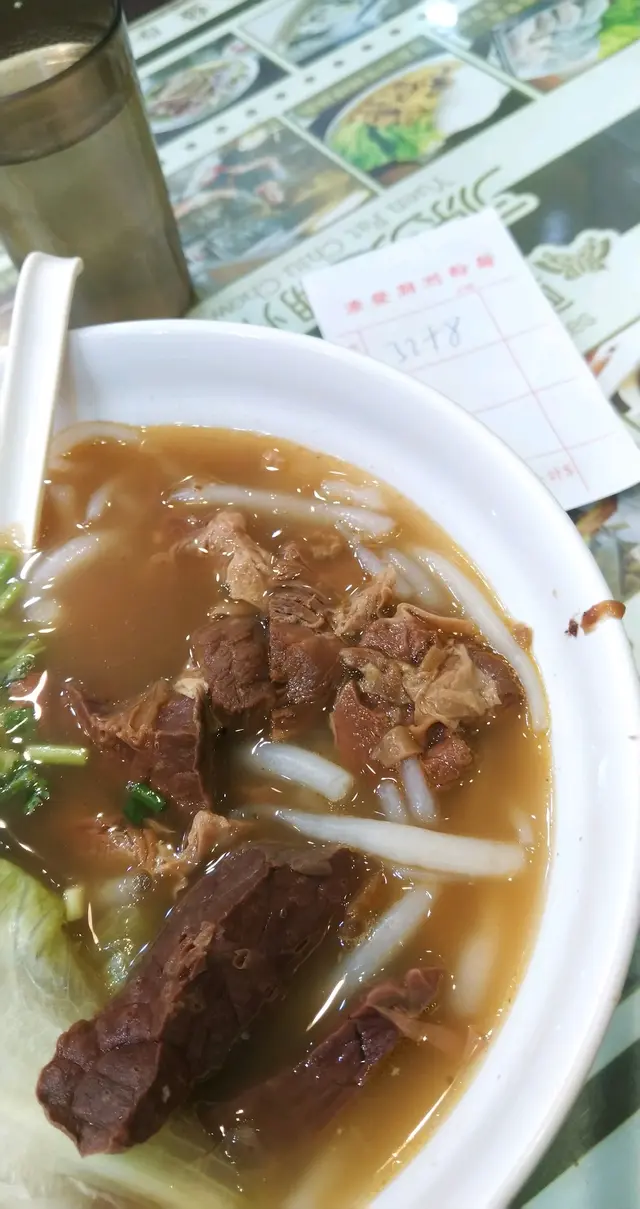 蝴蝶腩拼果皮炆豬肺銀針粉