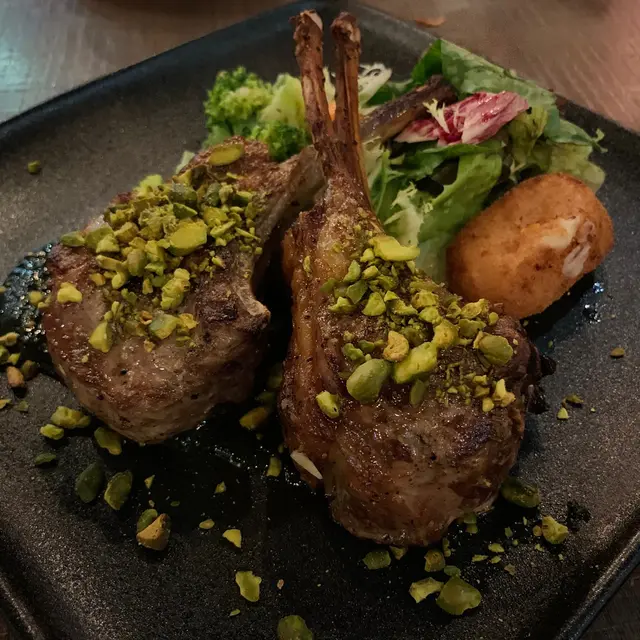 香草薄荷汁焗法式燒羊架