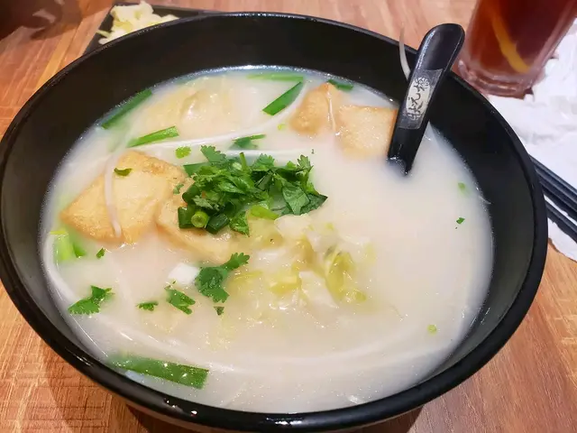 清湯魚片頭泡菜米線