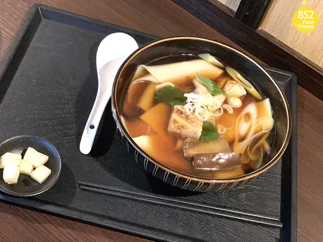 雞肉入熱湯白布烏冬