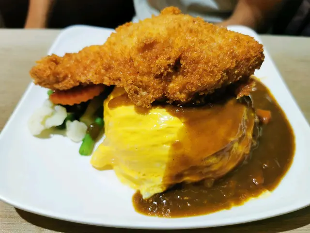 日式咖喱吉列旋風蛋包飯