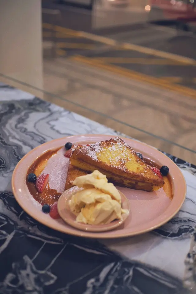 西多士伴鮮醬果雪糕楓糖漿或自家製焦糖醬