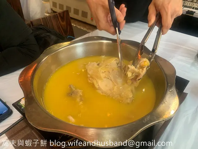 濃厚原隻雞煲花膠湯