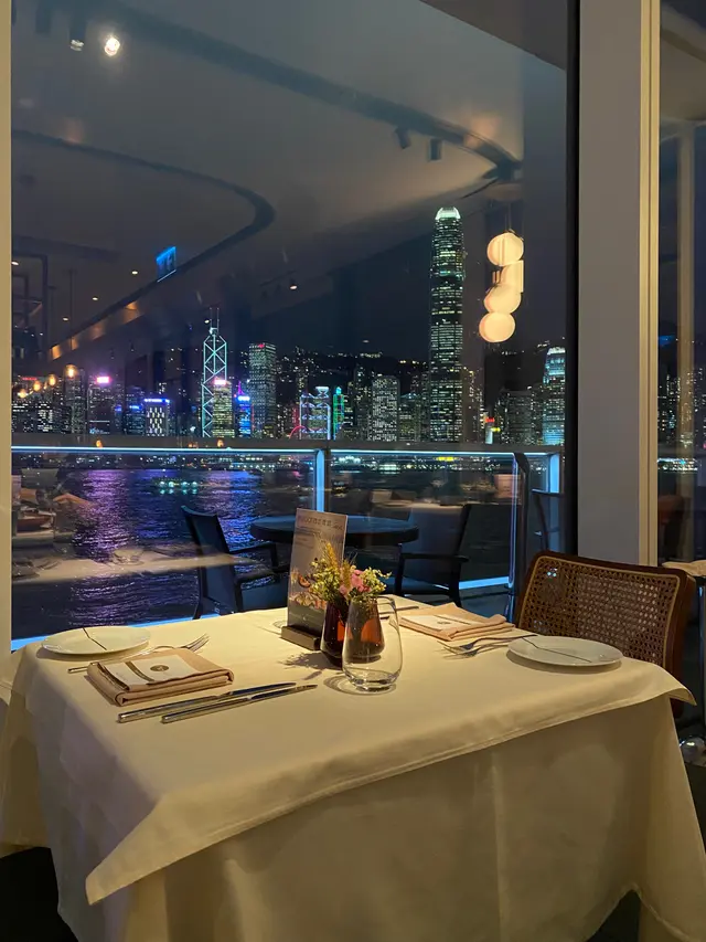 離座前隔離枱依然空嘅