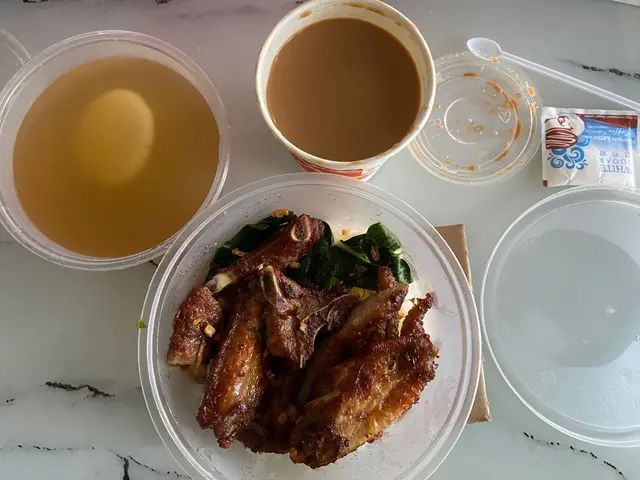 香茅豬扒拼雞中翼湯粉