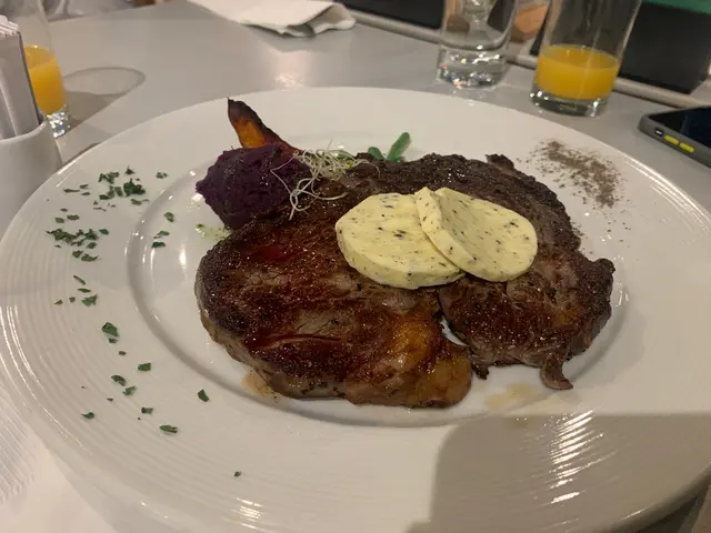 唔知乜嘢牛扒唔知乜嘢厚切豬扒