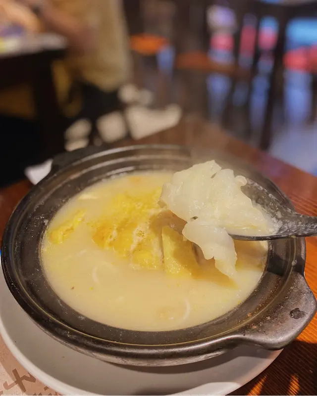 砂鍋花膠雞米線