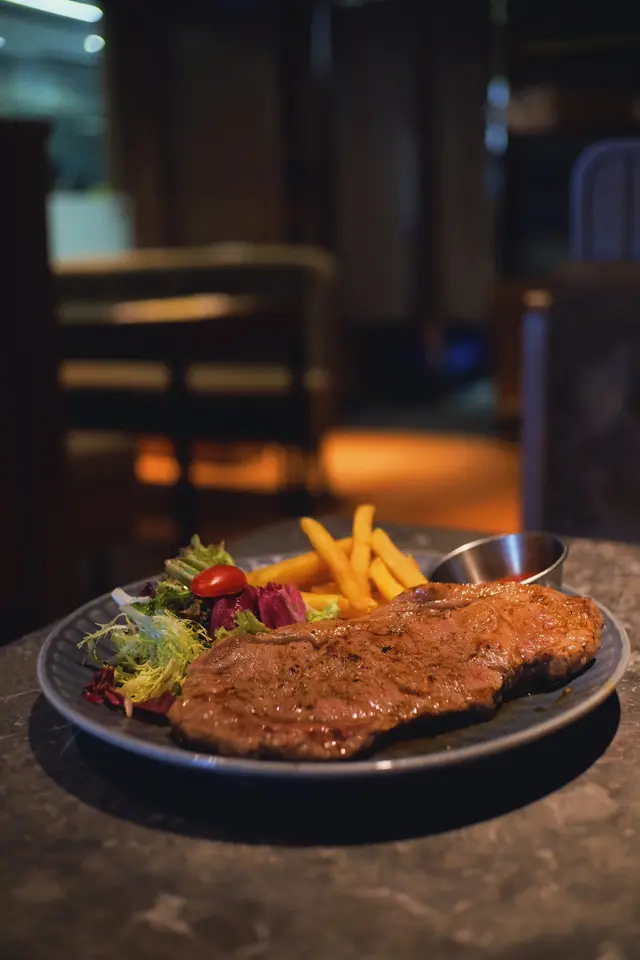 煎慢煮西冷配薯條沙律