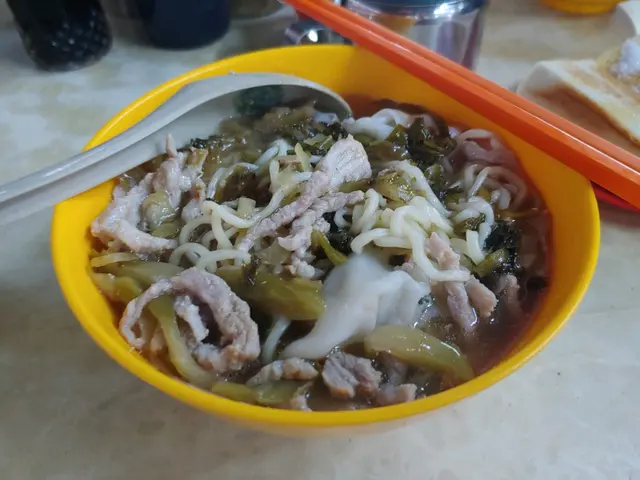 雪菜肉絲上海雲吞麵