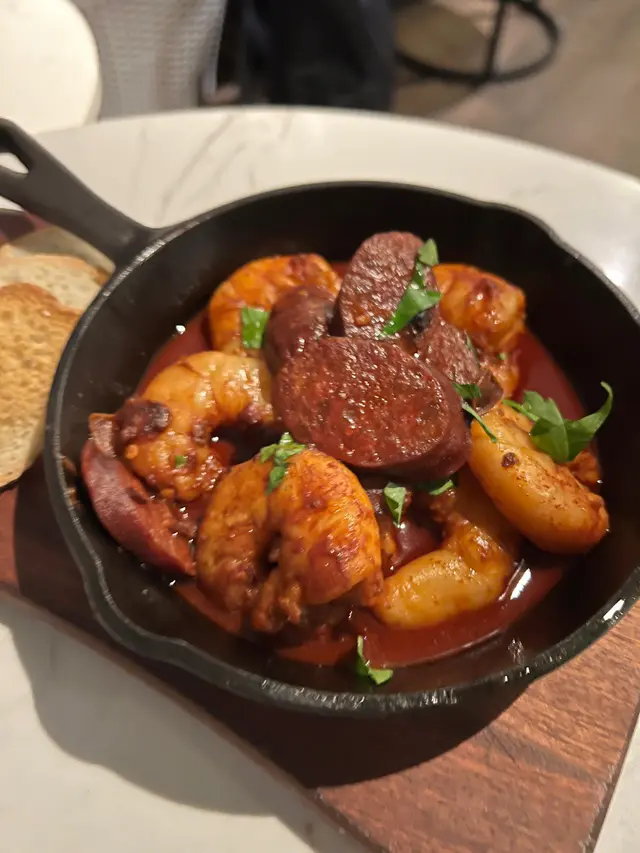 醬汁濃味，食唔到辣既朋友可能有點過辣，蝦肉肉質彈牙