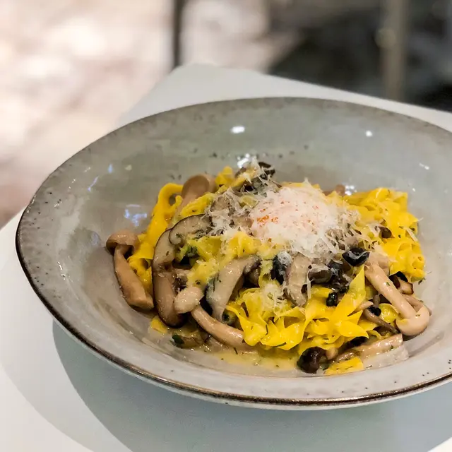 雜菌手製闊條意粉,日本蛋黃