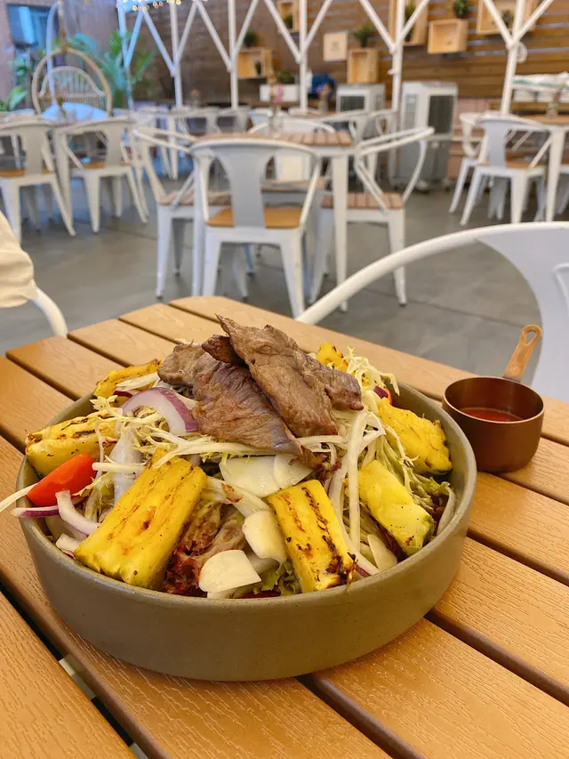 燒牛肉紫洋蔥沙律