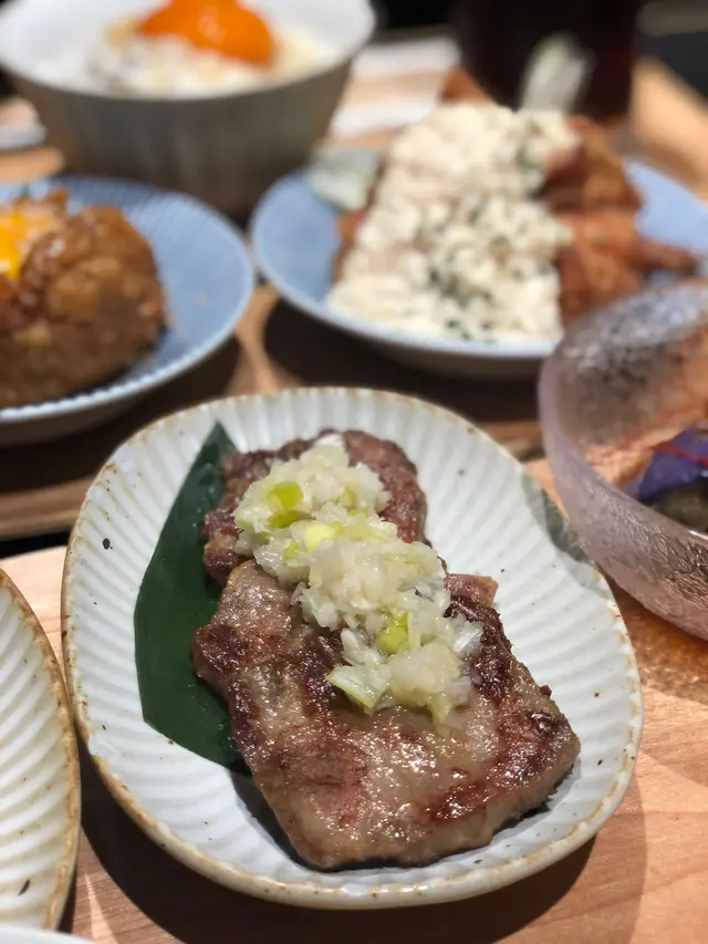 十分野味,有原始的感覺,日式嘅甜味配合港式蔥爆牛肉味,送飯一流,牛舌本身有汁,不韌,性價比高,必食