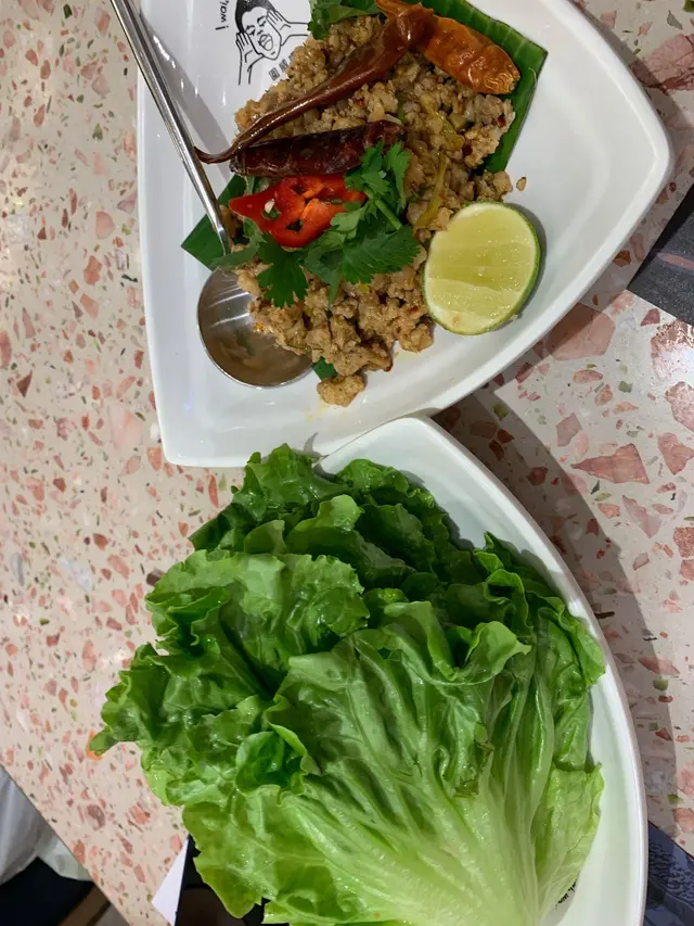 香辣豬肉生菜包