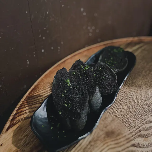 黑炭黑蒜蓉包