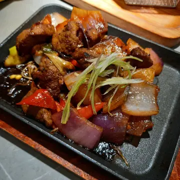 野菜薯仔牛柳粒配珍珠飯