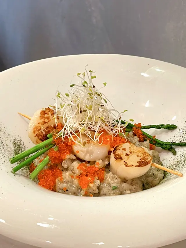 黑蒜油意大利飯配煎北海道帶子