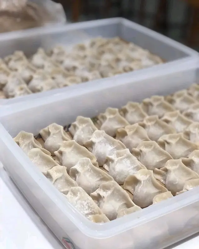 店員現場包的上海雲吞