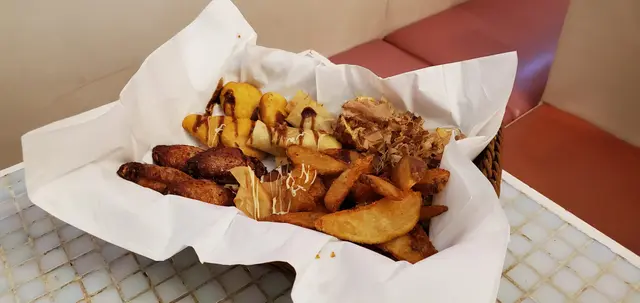 ⁣⁣ 特色小食拼盤⁣