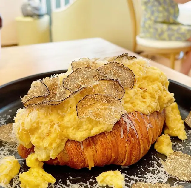Truffle croissant