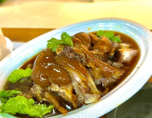 泰式豬手絕對系必食，勁勁勁好食，又炆得淋又有咬口，第一次食到既味道，必推介朋友去試，買咗兩盒返屋企，老公都話勁好食😋