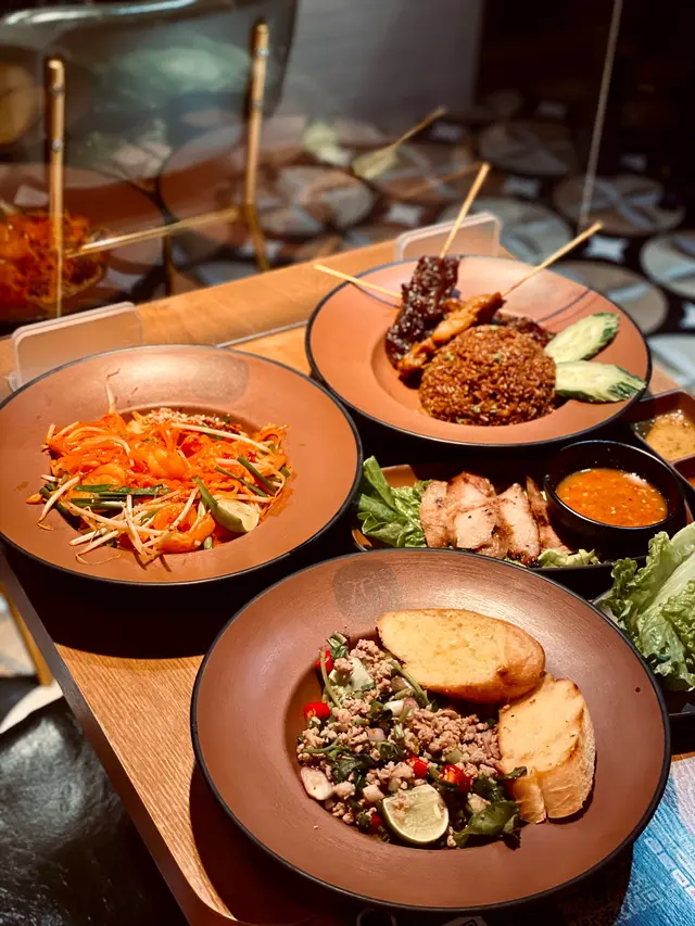 肉碎生菜包 伴蒜蓉包