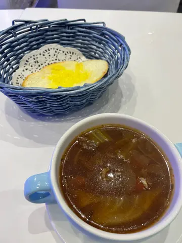 跟餐罗宋汤，蒜蓉包