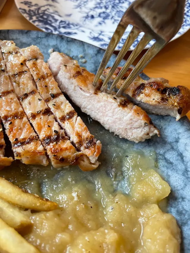 豬鞍扒配蘋果醬