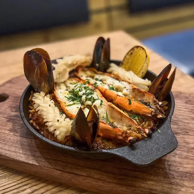 西班牙海鮮炒米粒麵