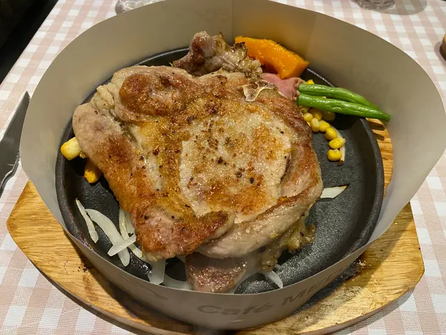 鐵板薄西冷拼豬扒