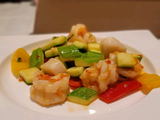 蒜香油爆蝦球玉帶