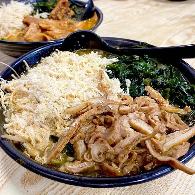 自選了螺旋藻、雞絲同豬大腸