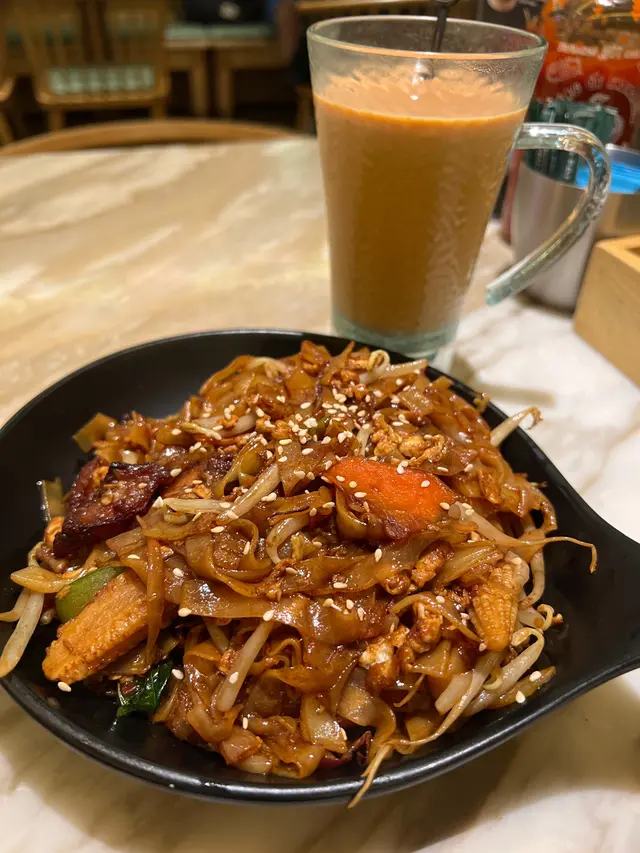 干炒豬頸肉河粉