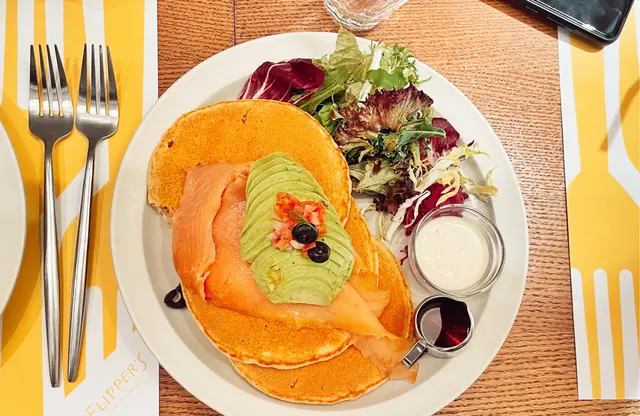 三文魚牛油果班戟