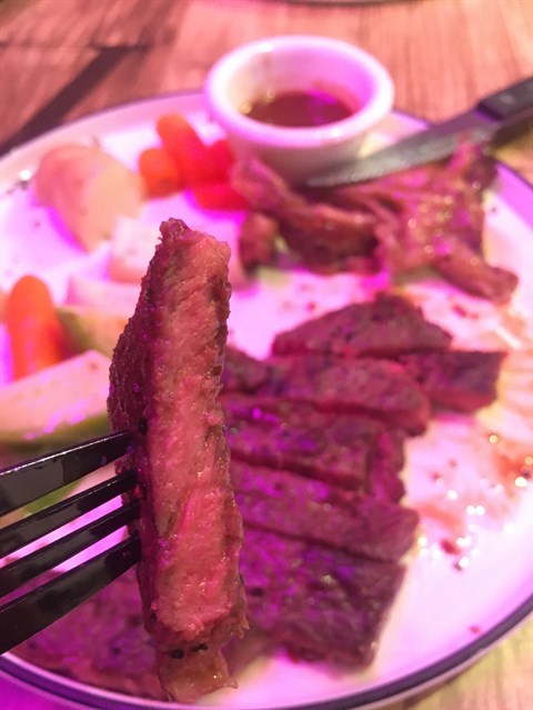 200g 澳洲榖飼西冷牛扒配燒汁 - 北角的Cafe Paradise