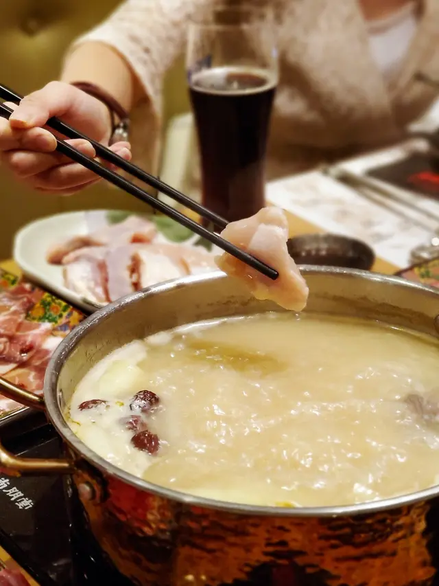 招牌花膠·響螺雞金鍋 