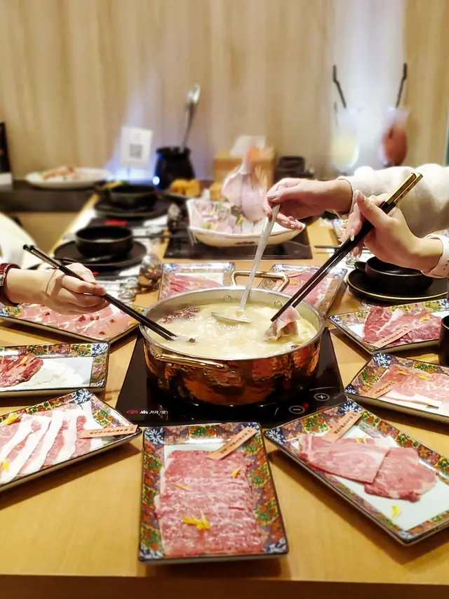 招牌花膠·響螺雞金鍋 