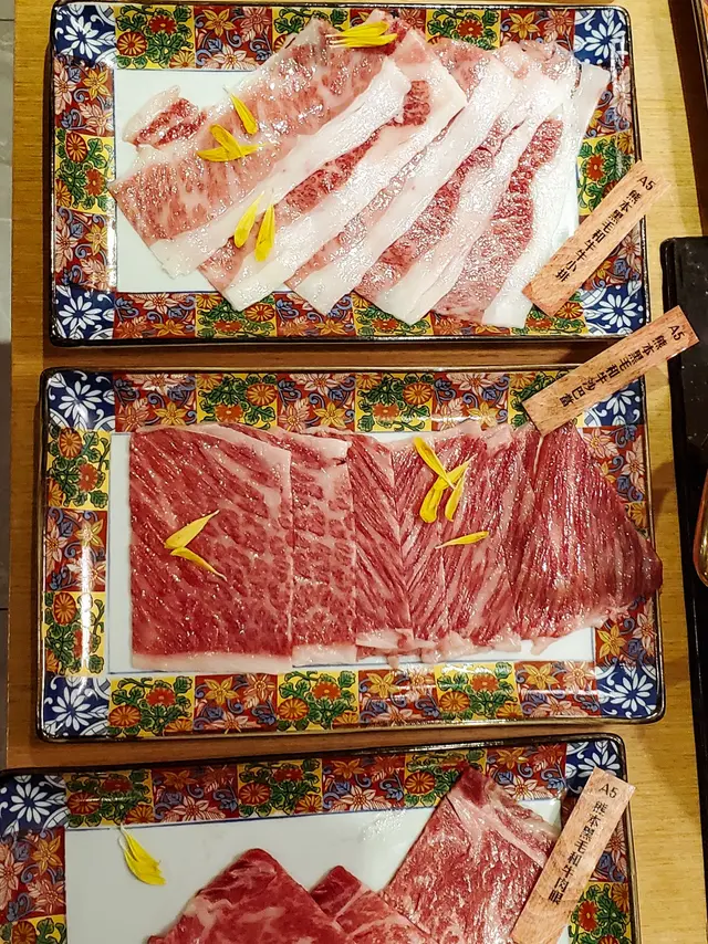 A 5 熊 本 黑 毛 和 牛 