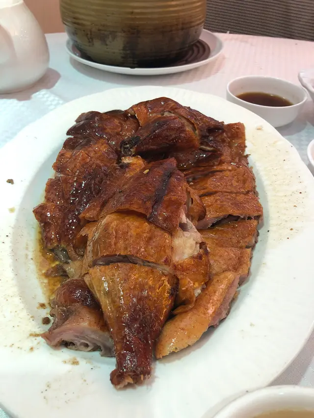 份量十足，足半隻無偷工減料，缺點係少鹹，