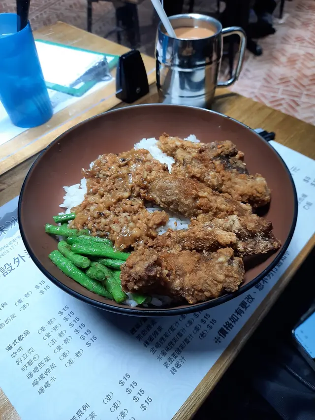 排骨酥肉燥飯