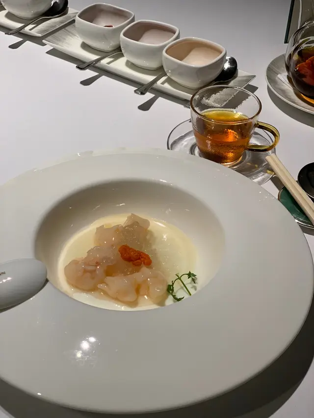 紅梅燕液蛋白蒸龍蝦球🦞