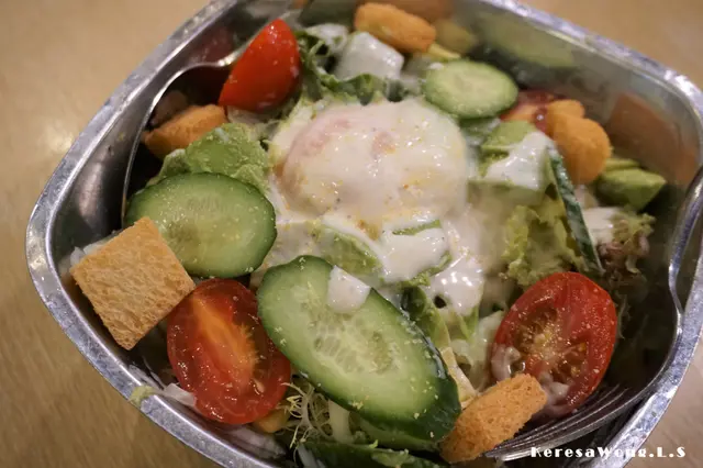 溫泉玉子牛油果凱撒沙律