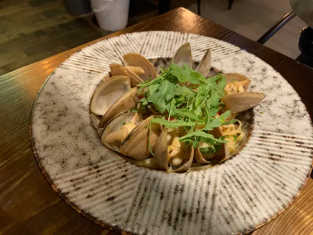 初榨純橄欖油蒜香白酒煮紐西蘭海鑽蜆扁意粉