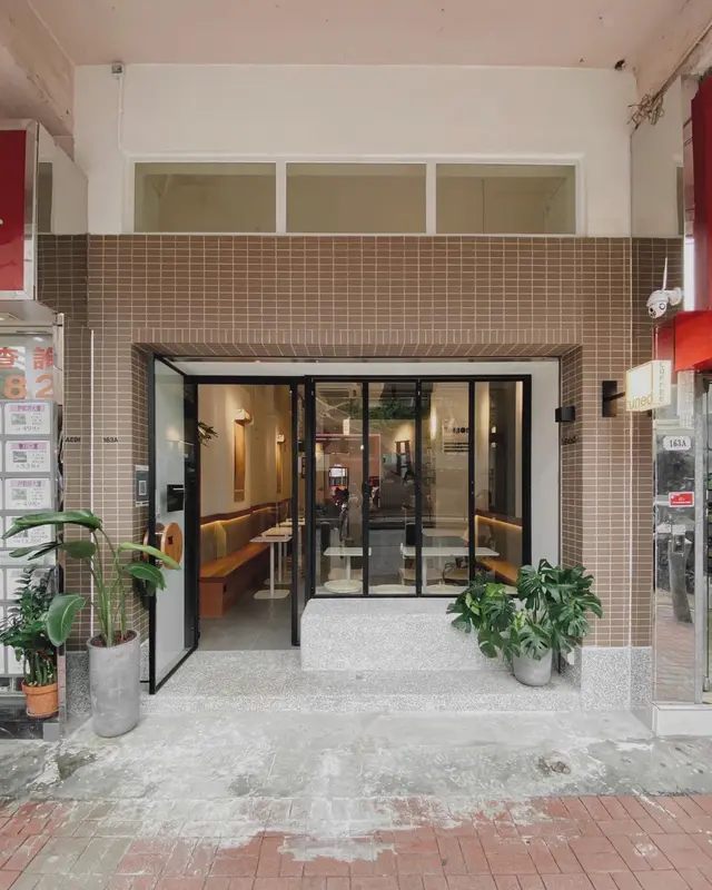 Tuned Coffee & Roastery-door-photo